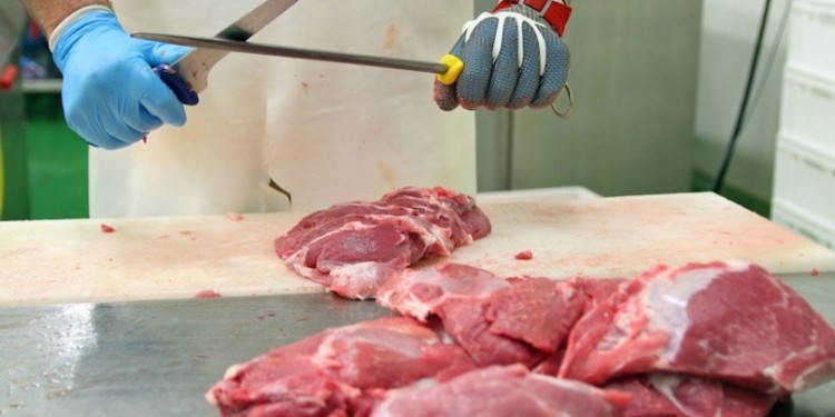 Pese a los últimos aumentos de precios, la Argentina sigue teniendo la carne más barata que en Uruguay y Chile, pero superó a Brasil